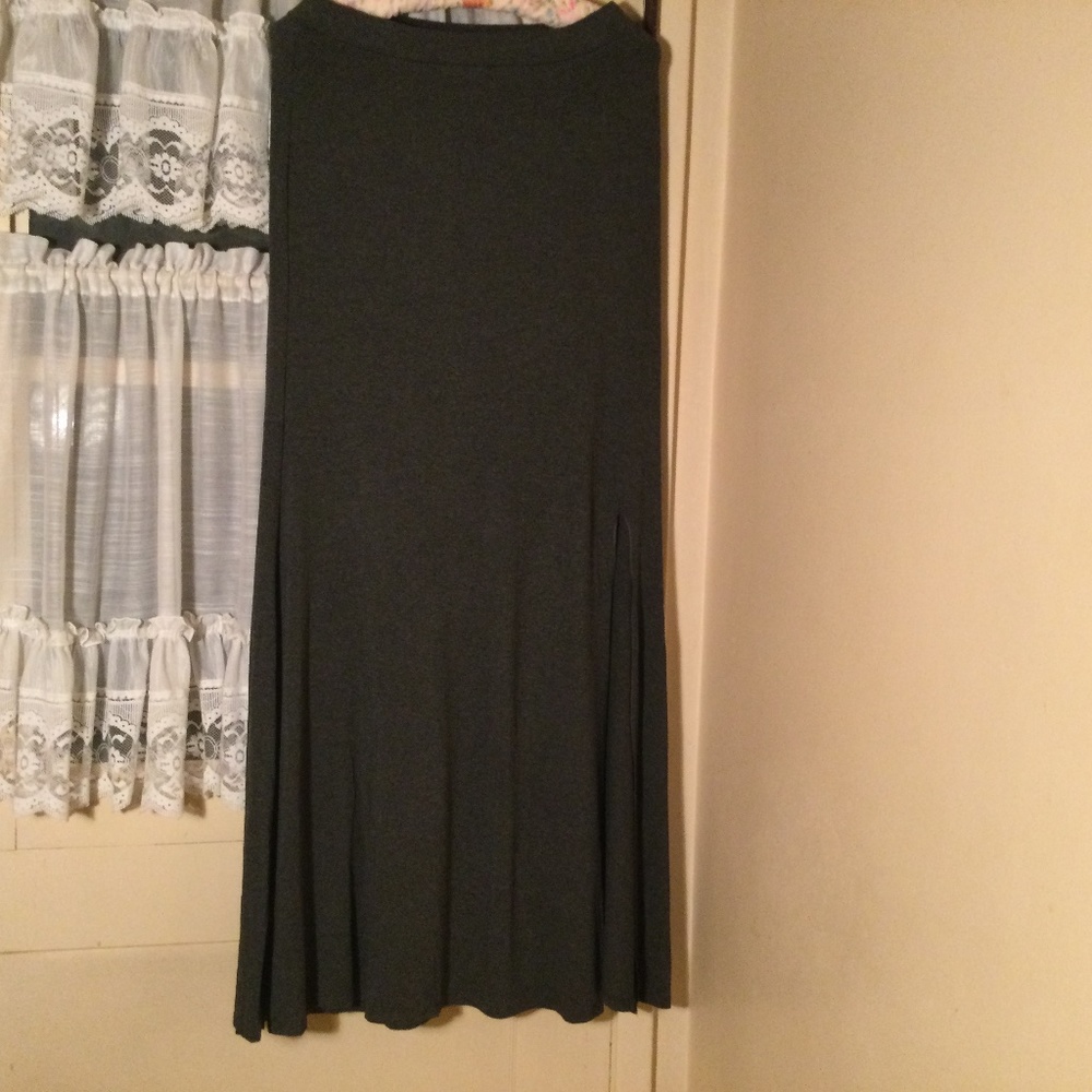 ⭐️🍎 Long Heather Grey Skirt with side slit by Mossimo